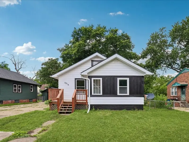 3216 SW 13th Street, Des Moines, IA 50315 - #1