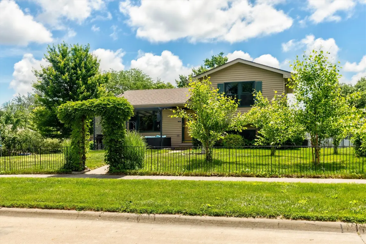 2304 Parkhill Drive, Norwalk, IA 50211 - #1