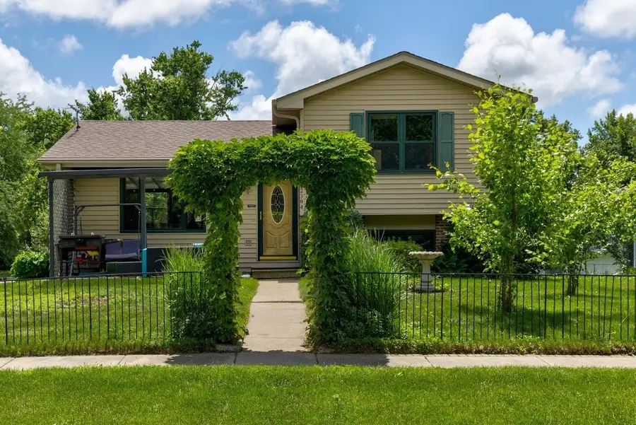 2304 Parkhill Drive, Norwalk, IA 50211 - #2