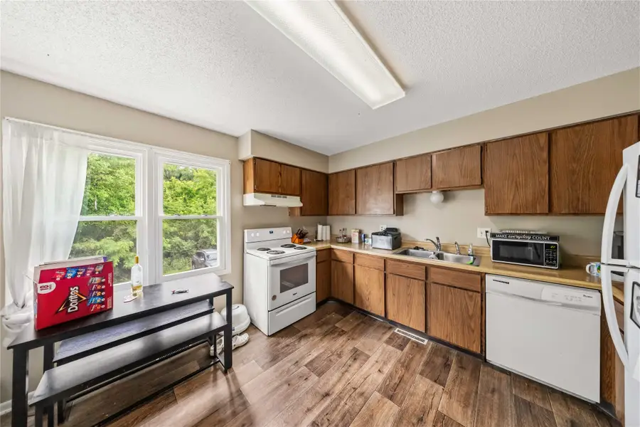 815 E Mckinley Avenue, Des Moines, IA 50315 - #2
