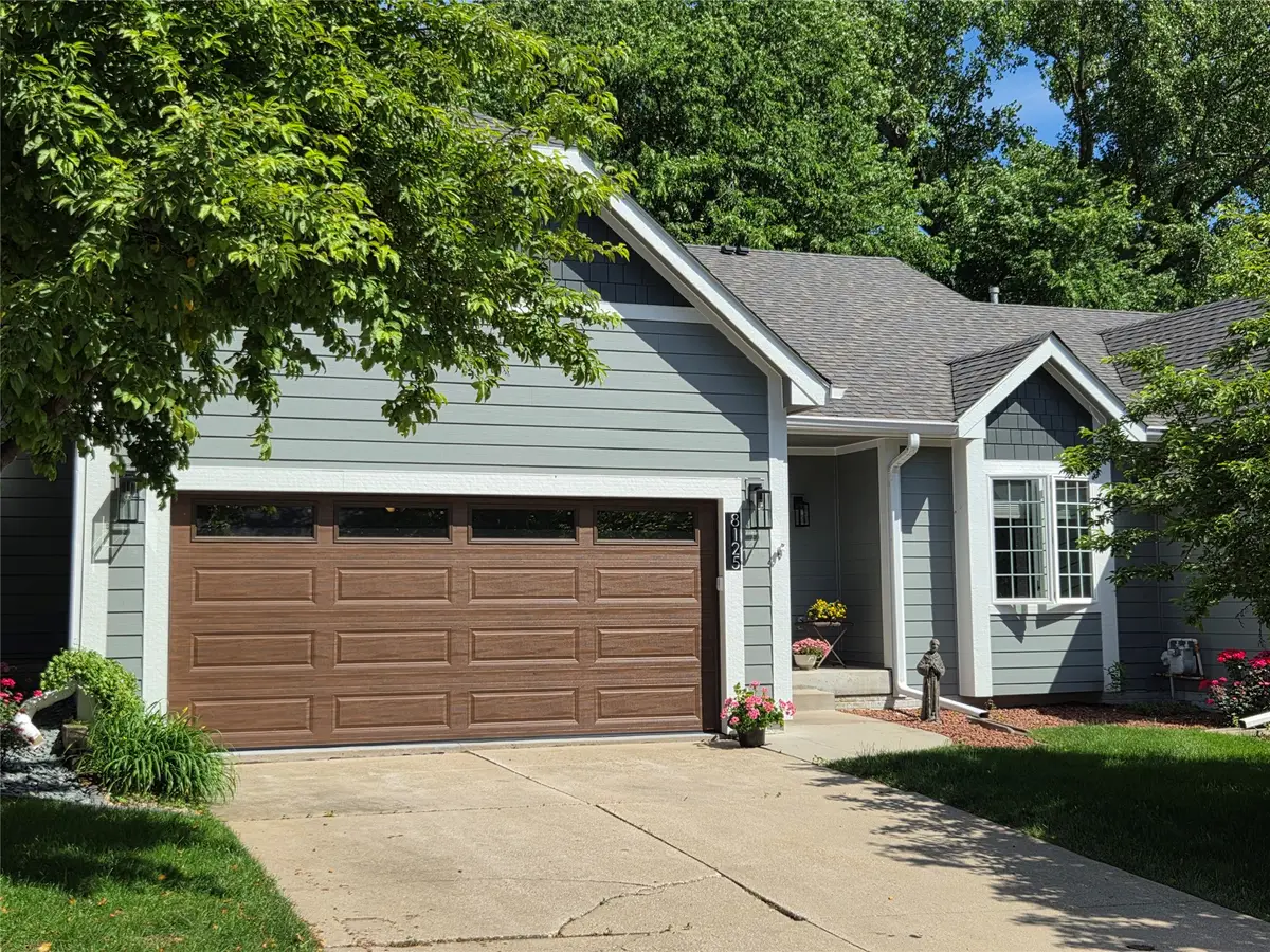 8125 Rocklyn Drive, Urbandale, IA 50322 - #1