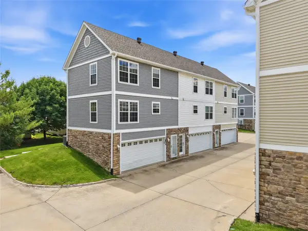 15208 Greenbelt Drive, Urbandale, IA 50323