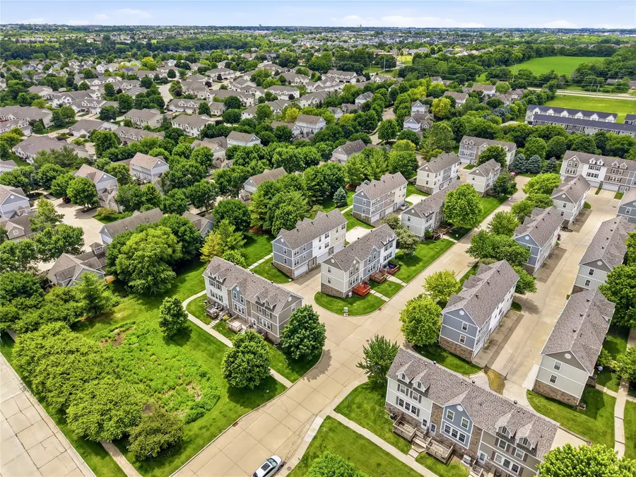 15208 Greenbelt Drive, Urbandale, IA 50323 - #2