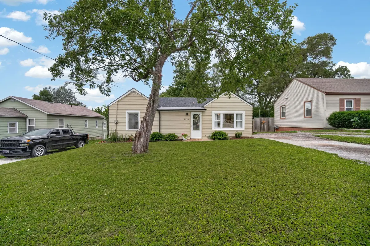 2324 E 40th Court, Des Moines, IA 50317 - #1