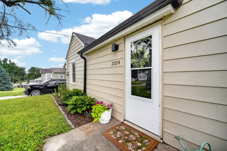 2324 E 40th Court, Des Moines, IA 50317 - #3