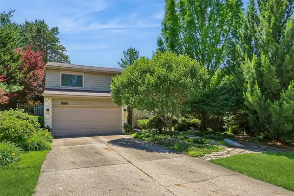 7824 Roseland Drive, Urbandale, IA 50322