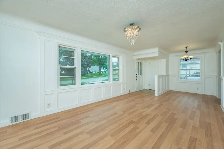 7414 Dennis Drive, Urbandale, IA 50322 - #2