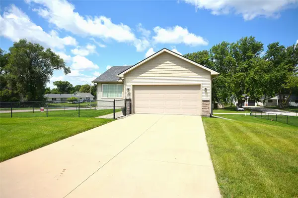 6002 NW 52nd Street, Johnston, IA 50131
