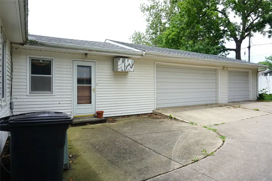 215 E Filmore Street E, Winterset, IA 50273 - #2