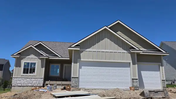 15211 Springbrook Trail, Urbandale, IA 50323