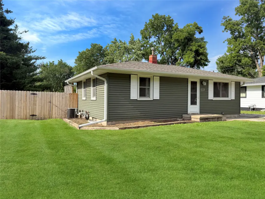7171 NW 54th Avenue, Urbandale, IA 50322 - #2