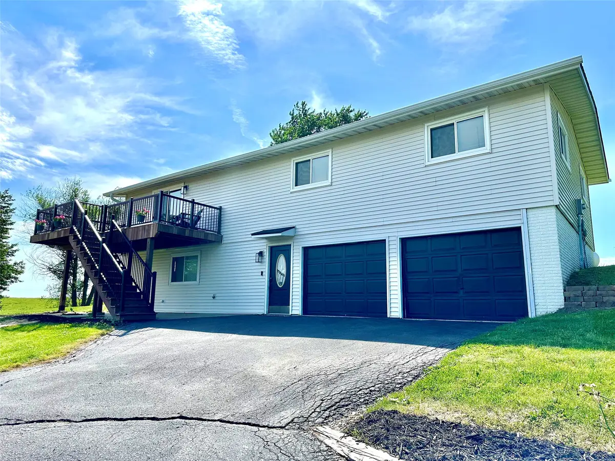 21 Eagle Drive, Grinnell, IA 50112 - #1