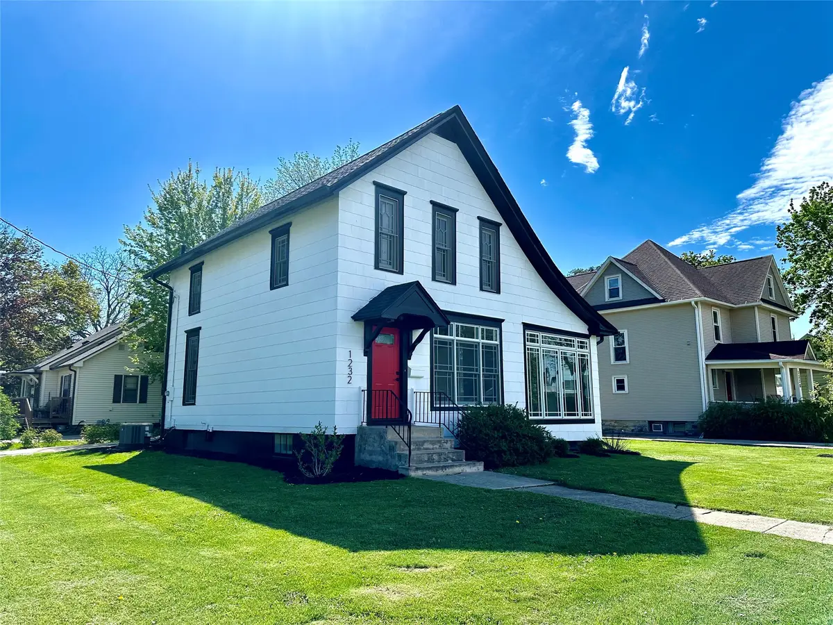 1232 Main Street, Grinnell, IA 50112 - #1