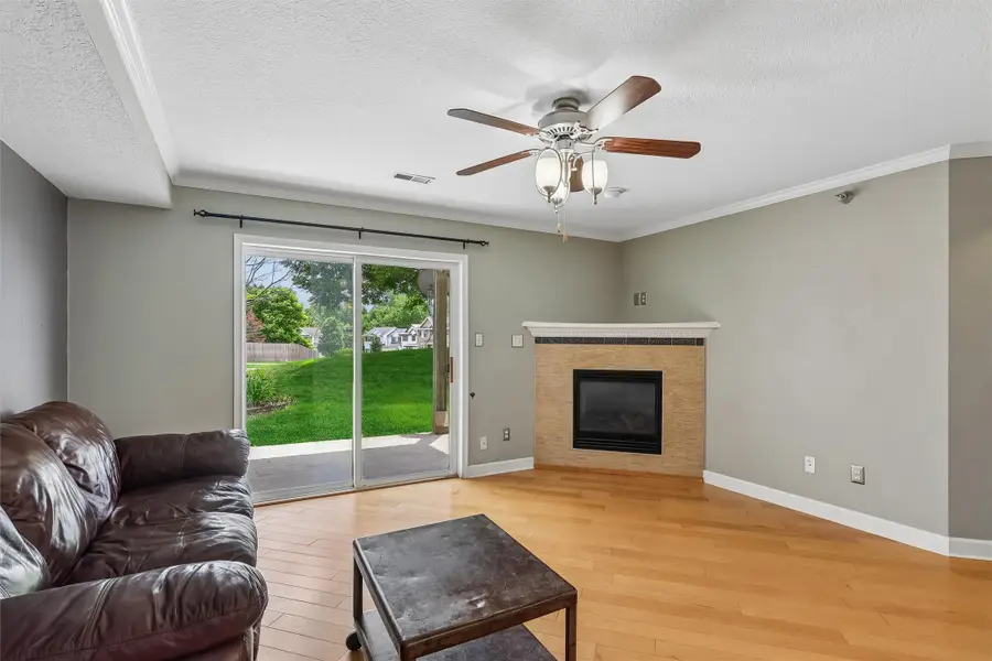 10141 Sutton Drive #1, Urbandale, IA 50322 - #2