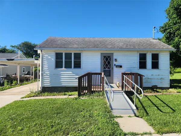 506 Rock Island W, Knoxville, IA 50138
