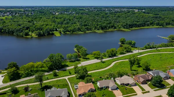 2730 E Leach Avenue, Des Moines, IA 50320
