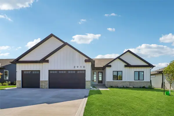 2910 NW Beechwood Drive, Grimes, IA 50111