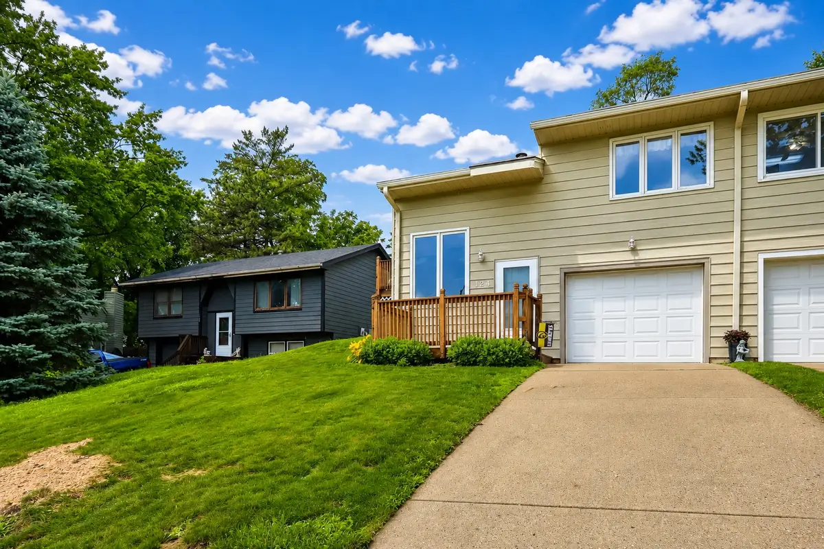 124 E Hughes Circle, Des Moines, IA 50315 - #1