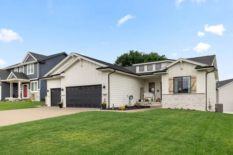 14916 Walnut Meadows Drive, Urbandale, IA 50323 - #2