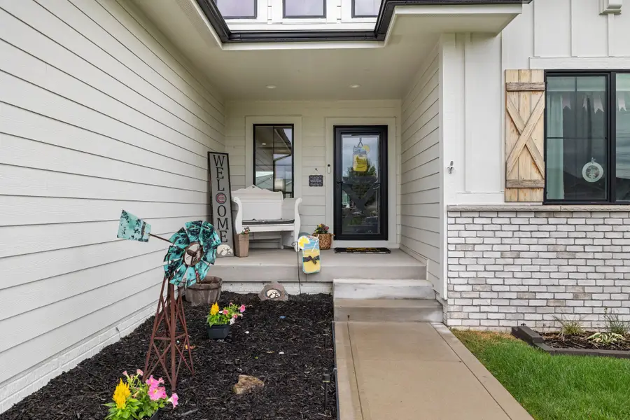 14916 Walnut Meadows Drive, Urbandale, IA 50323 - #3