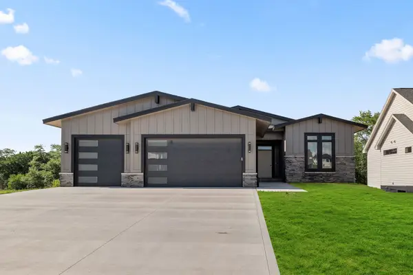 16515 Ironwood Lane, Urbandale, IA 50263