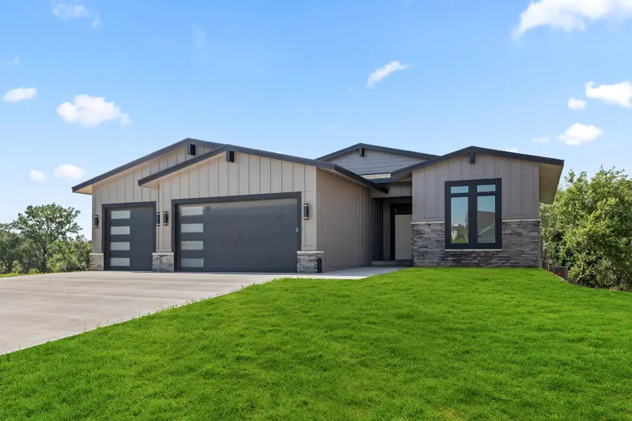16515 Ironwood Lane, Urbandale, IA 50263 - #2