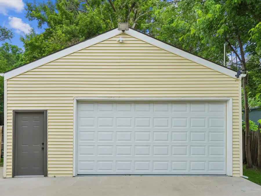 1724 E 29th Street, Des Moines, IA 50317 - #3