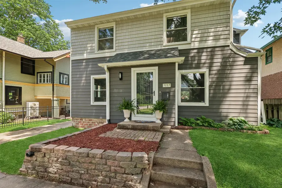 3217 Cottage Grove Avenue, Des Moines, IA 50311 - #2