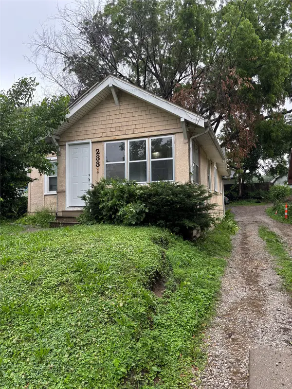 2331 E 11th Street, Des Moines, IA 50316