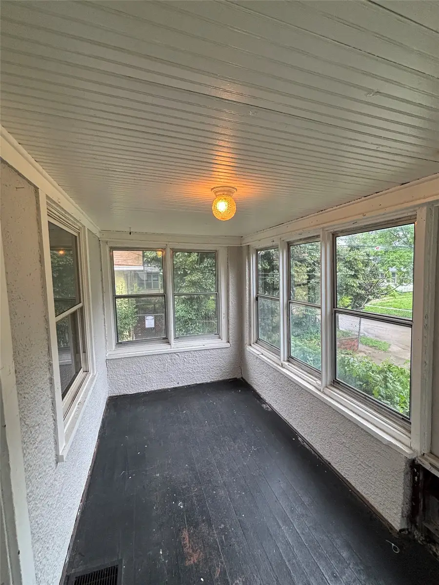 2331 E 11th Street, Des Moines, IA 50316 - #2