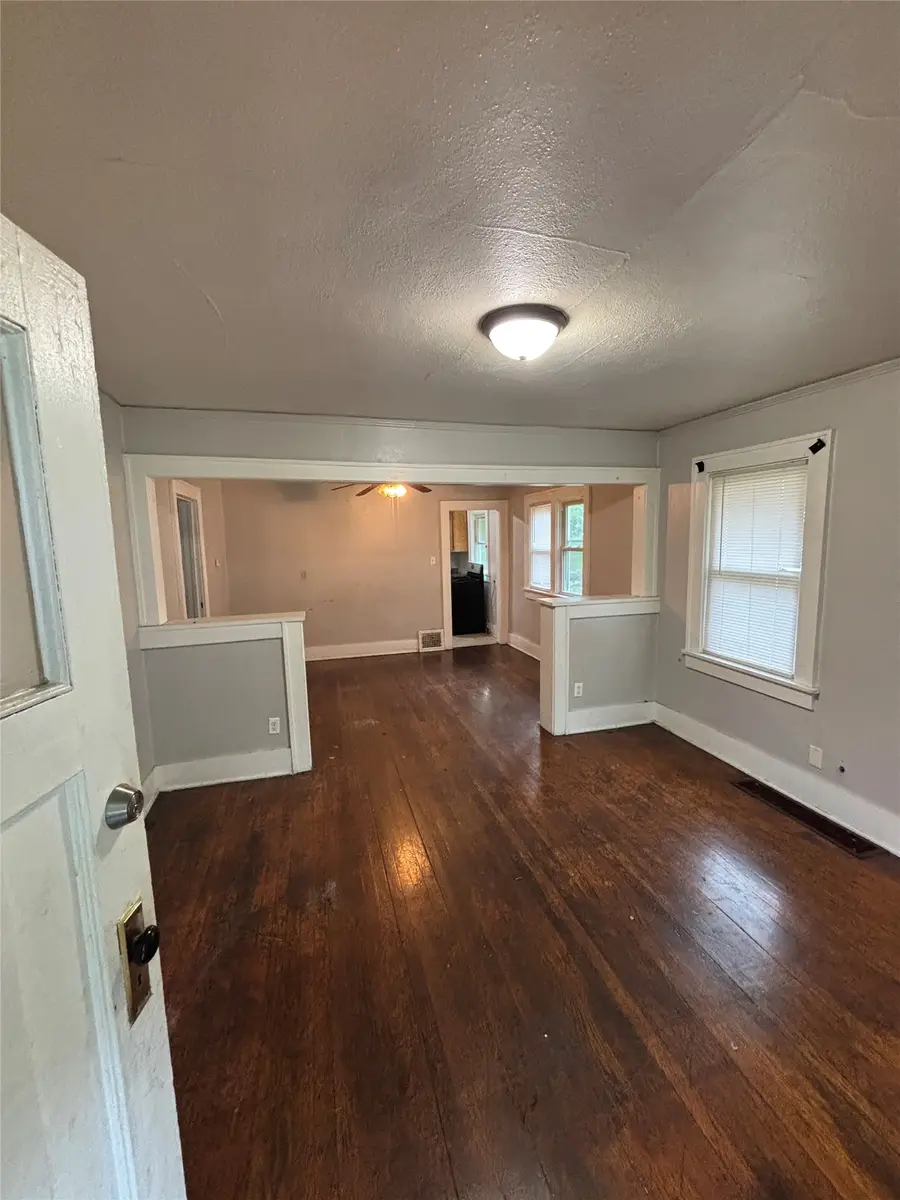 2331 E 11th Street, Des Moines, IA 50316 - #3