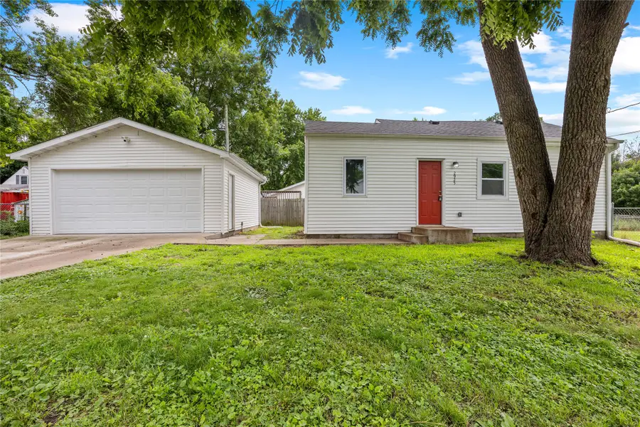 2925 E 37th Street, Des Moines, IA 50317 - #2