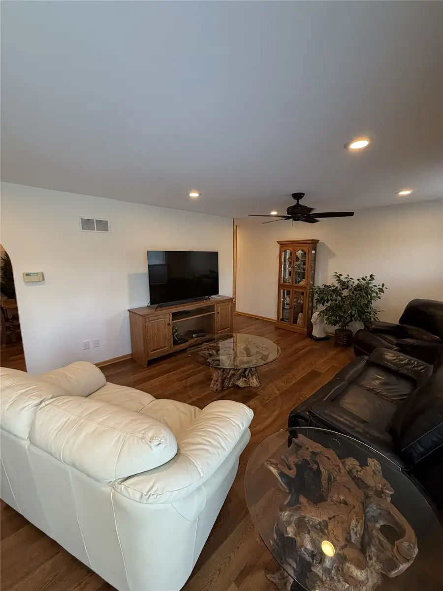 516 Lincoln Street #303, Pella, IA 50219 - #3