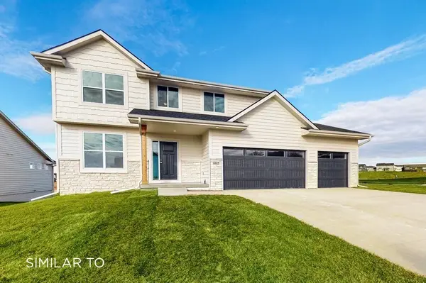 1009 Shady Lane Drive, Norwalk, IA 50211