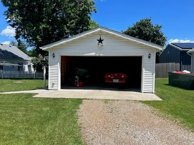 723 S 5th Avenue W, Newton, IA 50208 - #3