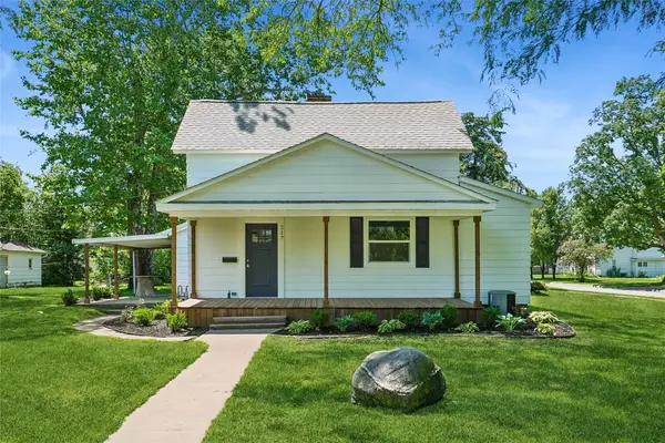 217 N 6th Street, Adel, IA 50003