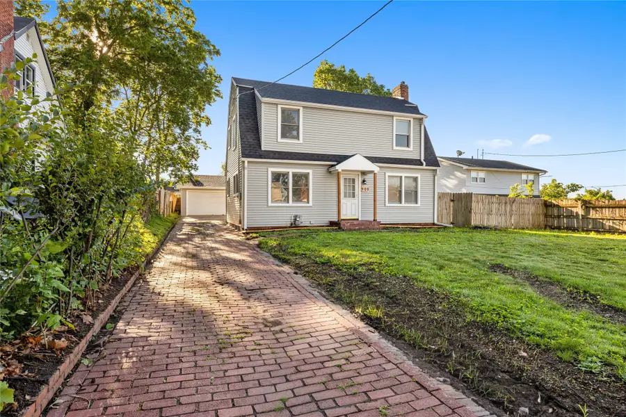 909 30th Street, Des Moines, IA 50312 - #3