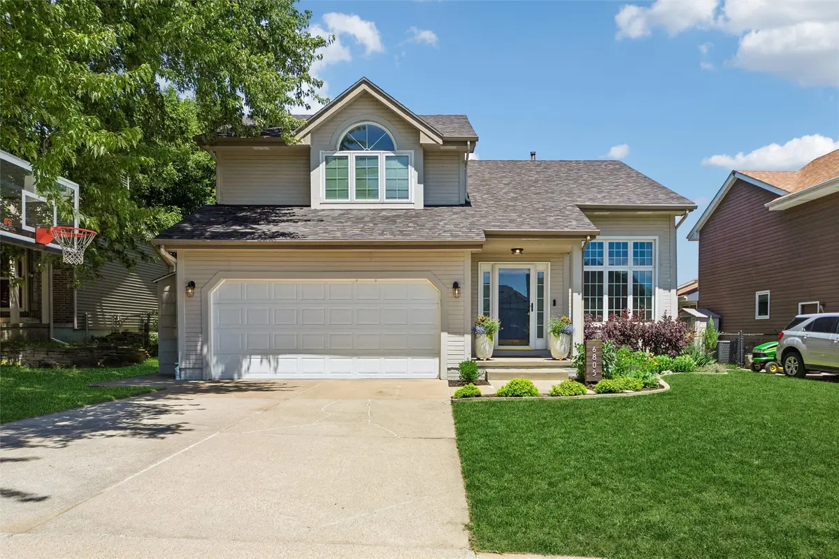 6805 Brookview Drive, Urbandale, IA 50322 - #1