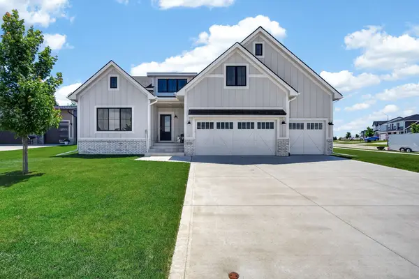 616 Elkwood Circle, Norwalk, IA 50211