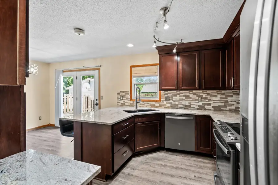 7037 Hickory Lane, Urbandale, IA 50322 - #2