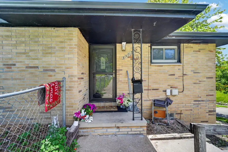 3903 Oakshire Road, Des Moines, IA 50310 - #3