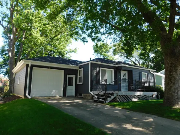 2004 S 3rd Avenue E, Newton, IA 50208