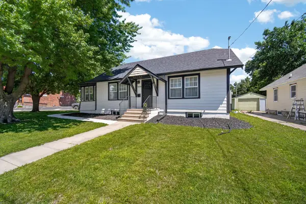 4323 Hickman Road, Des Moines, IA 50310
