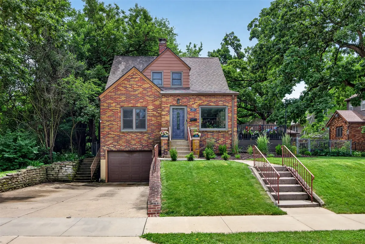 4328 Ingersoll Avenue, Des Moines, IA 50312 - #1