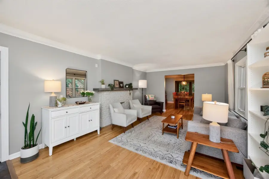4328 Ingersoll Avenue, Des Moines, IA 50312 - #3
