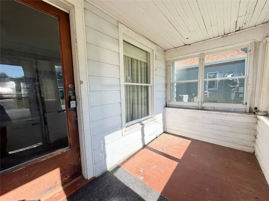 413 E 3rd Street S, Newton, IA 50208 - #2