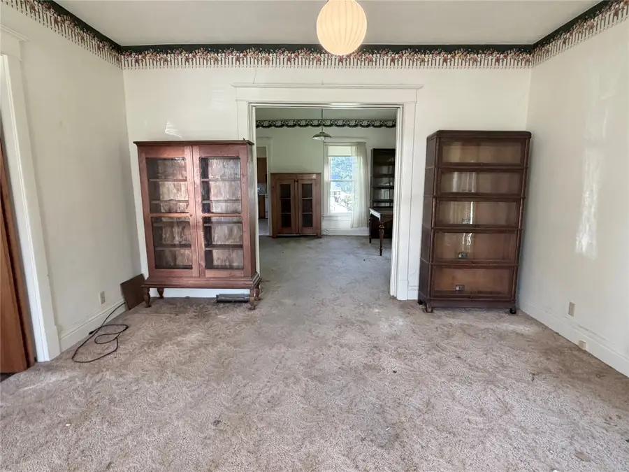 413 E 3rd Street S, Newton, IA 50208 - #3