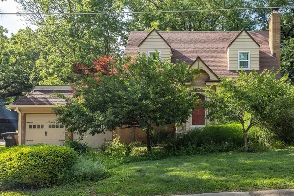 5905 Walnut Hill Drive, Des Moines, IA 50312