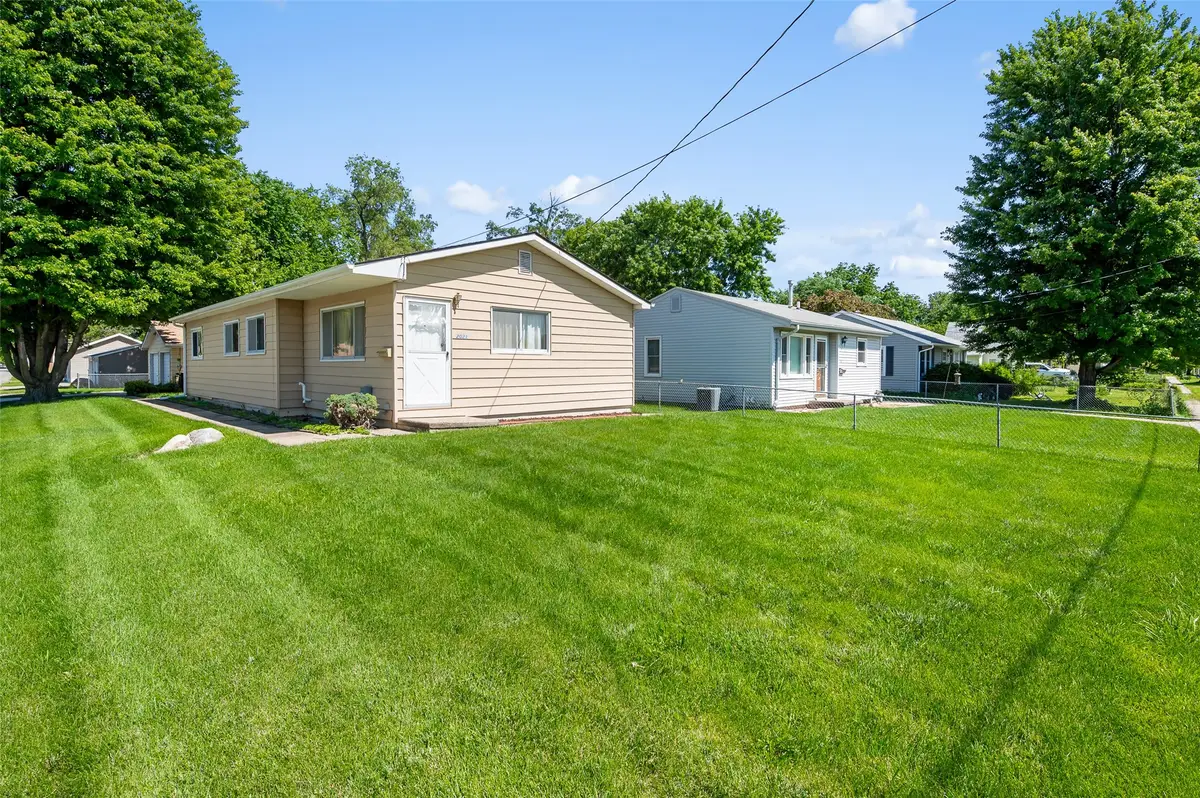 2021 E 22nd Street, Des Moines, IA 50317 - #1