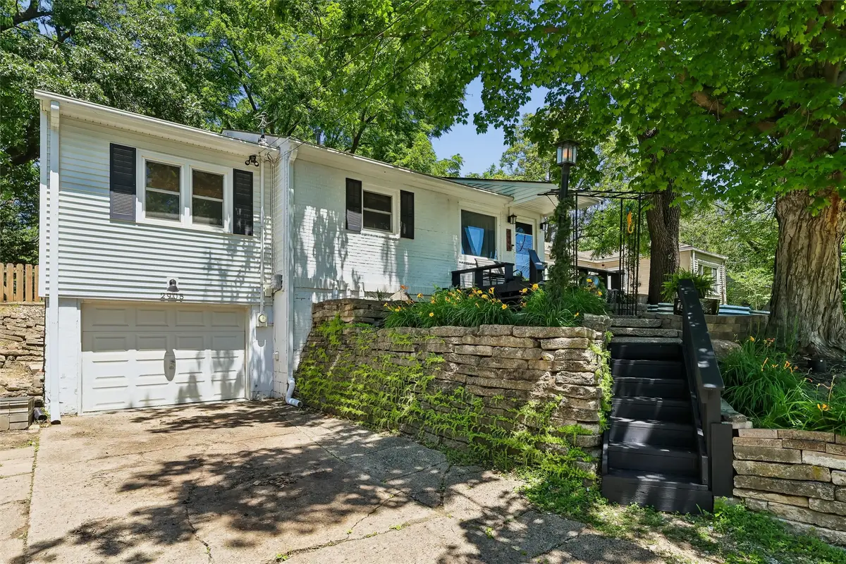 2905 Holcomb Avenue, Des Moines, IA 50310 - #1